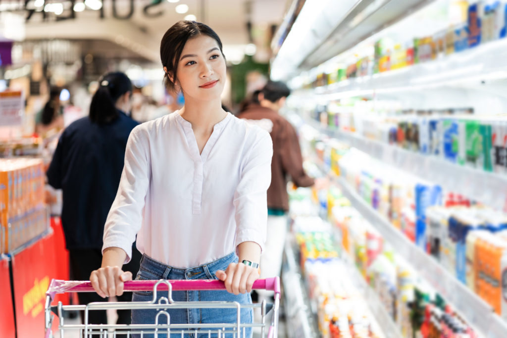 Homepage - asian woman going supermarket buy supplies
